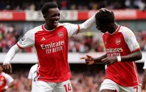Arsenal thắng nhọc trận ra quân Ngoại hạng Anh