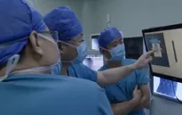 Robot phẫu thuật kết hợp trí tuệ nhân tạo