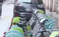 Xe đạp điện "lên ngôi" tại Paris