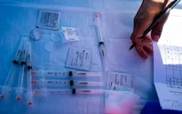 Mỹ phê duyệt vaccine COVID-19 cập nhật
