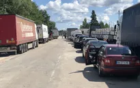 Latvia dọa tịch thu ô tô Nga
