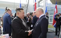 Chủ tịch Triều Tiên Kim Jong-un thăm nhà máy sản xuất máy bay quân sự ở Viễn Đông, Nga
