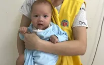 Cháu bé 3 tháng tuổi được tái sinh từ những tấm lòng nhân ái