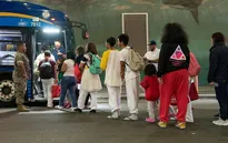 Thành phố New York tiến hành đợt trục xuất người di cư đầu tiên