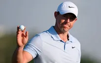 Rory McIlroy tiếp tục dẫn đầu sau vòng 2 Invitational