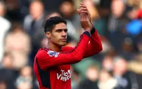 Manchester United không gia hạn hợp đồng với Raphael Varane
