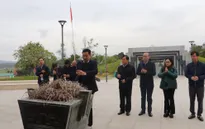 Đoàn công tác Đài Truyền hình Việt Nam dâng hương Đền thờ liệt sĩ tại Chiến trường Điện Biên Phủ và Nghĩa trang liệt sĩ A1