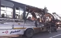 Xe bus đâm trực diện xe tải ở Ấn Độ khiến ít nhất 14 người thiệt mạng