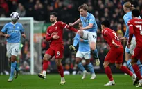 Liverpool chia điểm Man City, Arsenal "ngư ông đắc lợi"