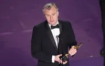 "Oppenheimer" đại thành công, Christopher Nolan "bỏ túi" 100 triệu USD