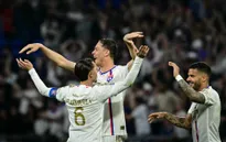 Lyon giành 3 điểm kịch tính trước Brest