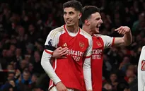 Lý do Arsenal đeo băng tay đen trong trận đấu gặp Chelsea