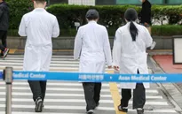 Giáo sư y khoa bắt đầu giảm giờ làm, khủng hoảng y tế Hàn Quốc có xu hướng trầm trọng hơn