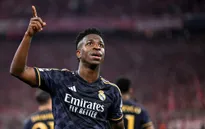 Vinicius lập cú đúp, Real Madrid thoát thua trên sân Bayern Munich