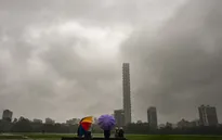 Bão Remal khiến 16 người thiệt mạng, hàng triệu người không có điện ở Ấn Độ và Bangladesh
