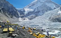 Nepal hạn chế giấy phép leo núi Everest