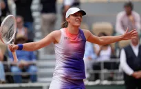 Iga Swiatek và Coco Gauff vào bán kết Pháp mở rộng 2024