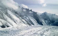 Đoàn leo núi mắc kẹt trong bão tuyết tại Himalaya, 9 người thiệt mạng