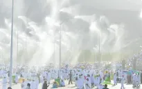 Saudi Arabia lắp máy phun sương cho người hành hương Haji