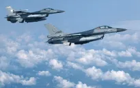 NATO bắt đầu gửi máy bay chiến đấu F-16 cho Ukraine, Nga nói "Mỹ đang dẫn đầu băng nhóm chiến tranh"