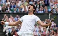 Hạ Daniil Medvedev, Carlos Alcaraz tiến vào chung kết Wimbledon 2024