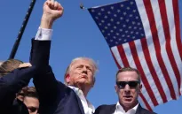 Ông Trump lên tiếng sau khi bị thương trong vụ nổ súng ở Pennsylvania