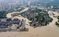 Trung Quốc cảnh báo màu vàng về nắng nóng và mưa lũ