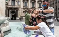 Châu Âu “vã mồ hôi” vì nắng nóng