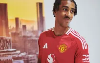 Tân binh Leny Yoro của Manchester United nhận số áo của Vidic