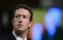 Mark Zuckerberg chán ngán vì phải "chơi" theo luật của Apple