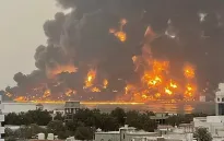 Houthi tấn công tàu chiến Mỹ ở vịnh Aden