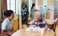 Đối phó tình trạng già hóa dân số nhanh, Trung Quốc tăng quỹ dự trữ an sinh xã hội
