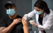 FDA Mỹ phê duyệt vaccine phòng COVID-19 cập nhật chống các biến thể đang lưu hành