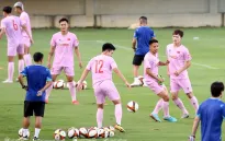 Đội tuyển Việt Nam hứng khởi bước vào tập luyện, chuẩn bị so tài với đội tuyển Nga và Thái Lan