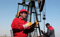 Giá dầu giảm trước khả năng Opec+ nâng sản lượng