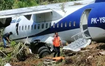 Máy bay chở 48 hành khách trượt khỏi đường băng ở Indonesia, nhiều người bị thương