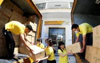 Doanh nghiệp thực phẩm tăng sản xuất, giảm giá bán cho vùng bão lũ