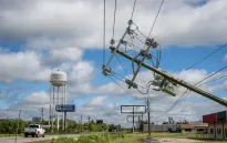 Bão Francine suy yếu và di chuyển vào đất liền sau khi càn quét bang Louisiana