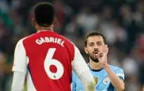 Hai ngôi sao Man City chỉ trích lối đá của Arsenal