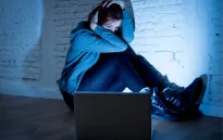 AI có thể trầm trọng hóa vấn nạn bắt nạt trực tuyến