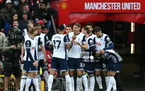 Tottenham điều tra cổ động viên quá khích trong chiến thắng trước Man United