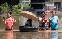 Lũ quét nhấn chìm Chiang Mai, Thái Lan