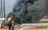 Nổ xe bồn chở nhiên liệu tại Uganda, 11 người "hôi xăng" thiệt mạng
