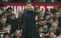 Ruud van Nistelrooy khởi đầu thời đại mới: Man United hủy diệt Leicester City 5-2