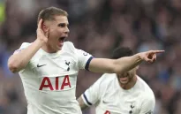 Micky van de Ven rơi nước mắt vì chấn thương đau lòng trước Man City