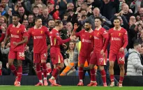 Salah tỏa sáng, Liverpool giành ngôi đầu bảng