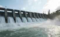 Rác thải nhựa gây tắc nghẽn đập thủy điện ở CHDC Congo