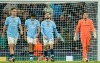 Man City đánh rơi chiến thắng khó tin