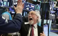 Phố Wall "thăng hoa"