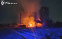 Tòa nhà Nga bốc cháy ngùn ngụt do trúng UAV trong đợt tấn công trả đũa của Ukraine